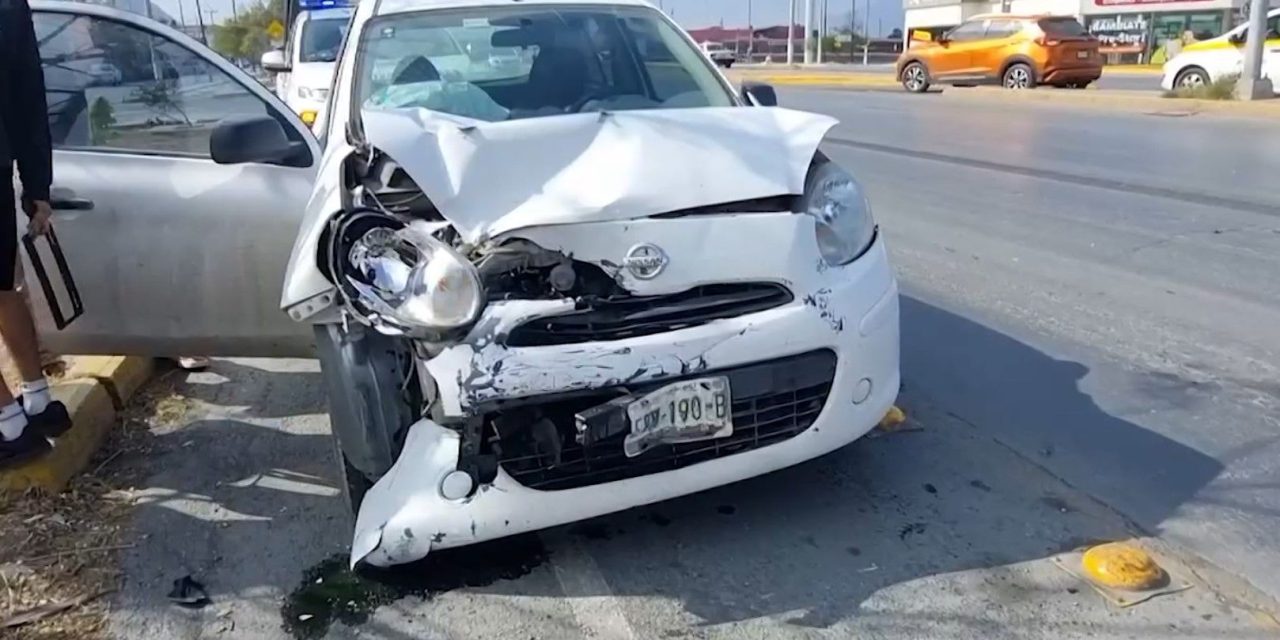 Accidente vehicular en el periférico dejó solamente daños materiales