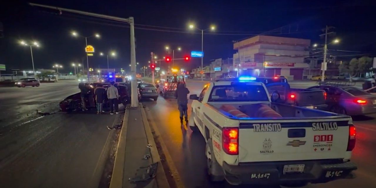 Accidente vial deja daños materiales y tres menores lesionadas en Saltillo