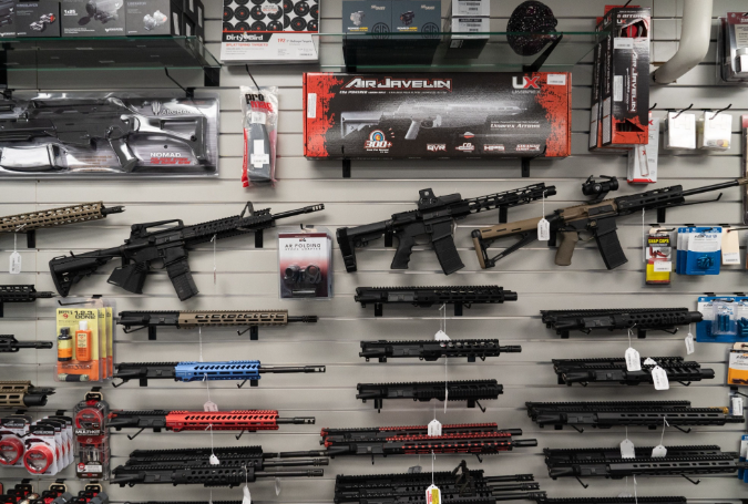 Jueza de EE.UU. rechaza suspender demanda de México contra vendedores de armas