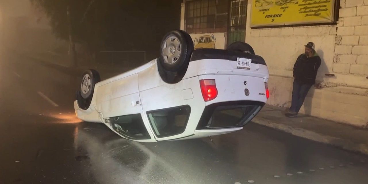 Auto fantasma hace volcar un auto en Saltillo