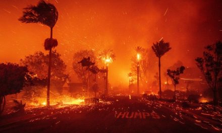 Alerta máxima en California por incendios que han provocado el desalojo de miles de personas