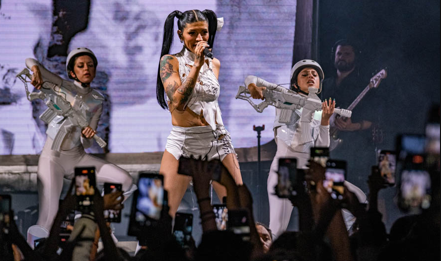 Cazzu recibe apoyo inesperado del padre de Christian Nodal