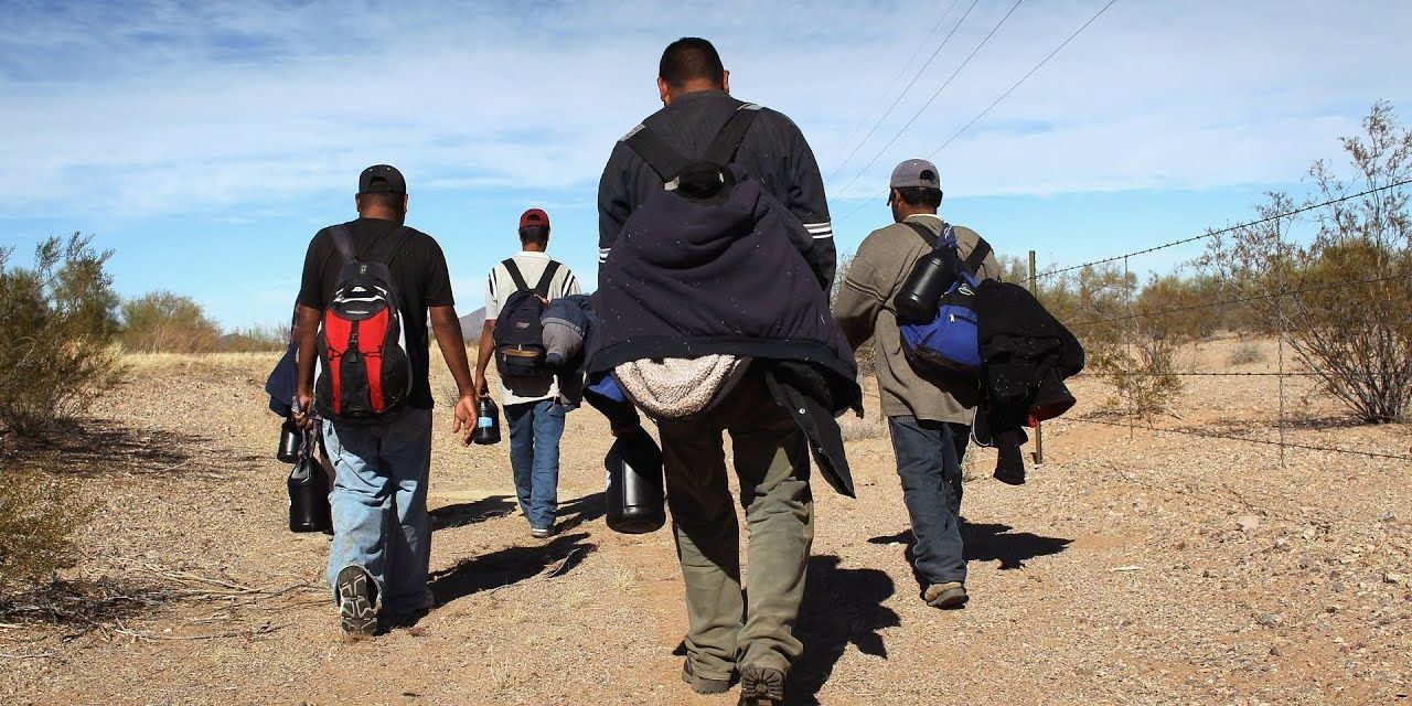 Coyotes duplican precios para cruces irregulares tras nuevas políticas migratorias de Trump