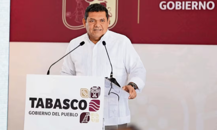Gobernador de Tabasco defiende a alcalde acusado de vínculos con el huachicol