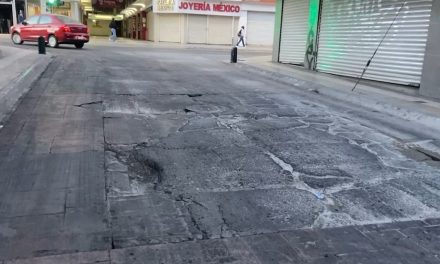 Deteriorada la calle Manuel Acuña; presenta baches y hundimientos