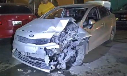 Hombre dormita y se estrella de frente contra otro auto en Saltillo