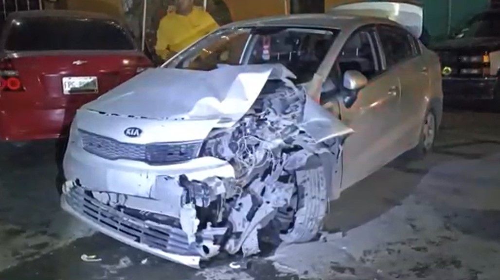 Hombre dormita y se estrella de frente contra otro auto en Saltillo