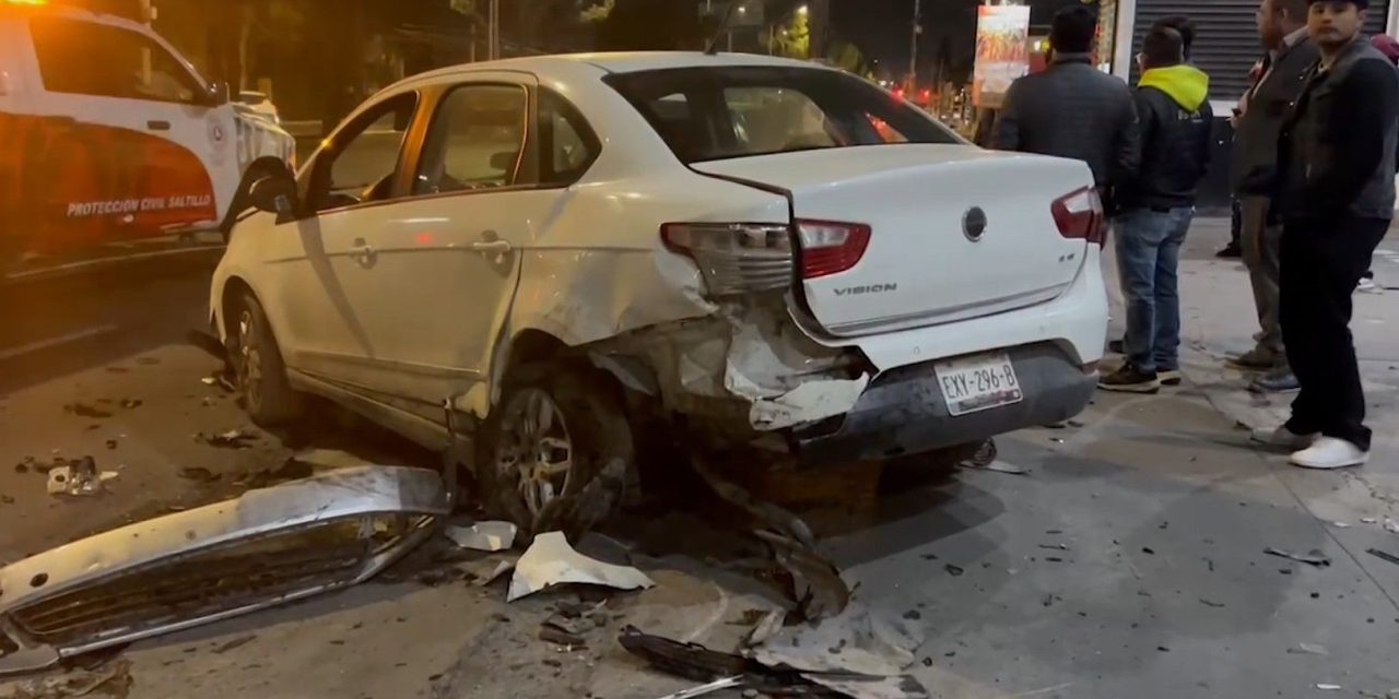 Ebrios protagonizan accidente múltiple en Saltillo
