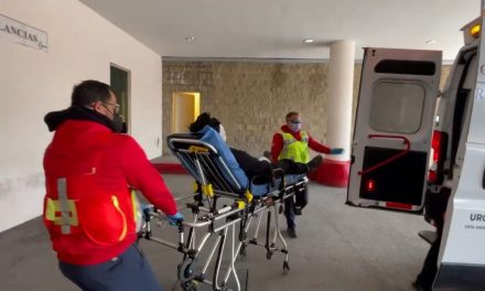 Explosión en un contenedor de basura deja a dos jóvenes heridos en Ramos Arizpe