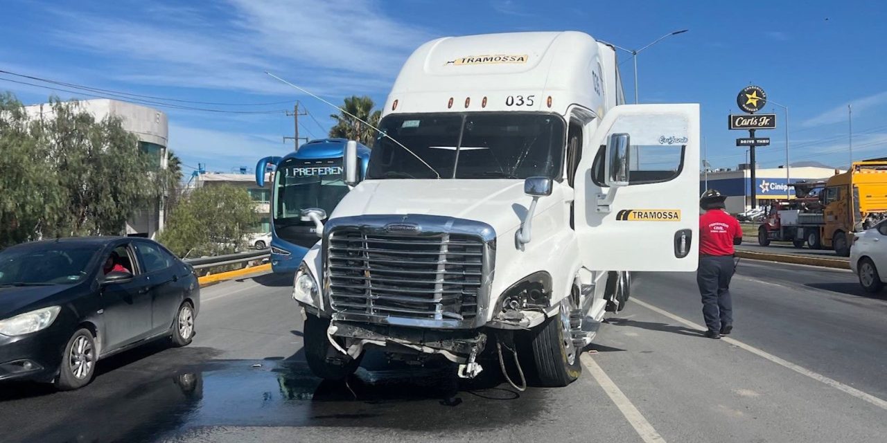 Fuerte accidente en Ramos Arizpe deja dos personas lesionadas