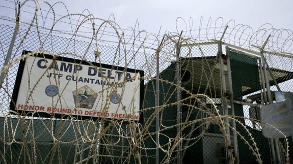 Trump evalúa usar Guantánamo para retener migrantes antes de deportarlos