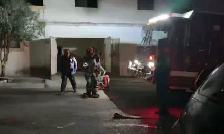 Se registra incendio en Lomas Verdes por un corto circuito