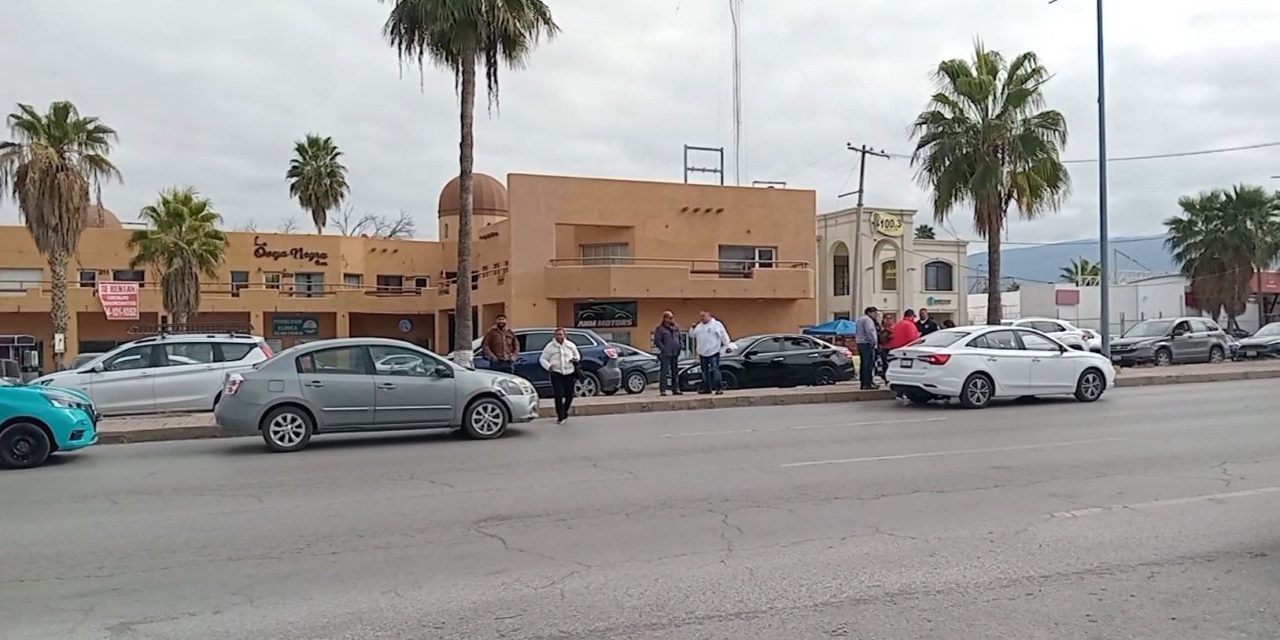 Invade carril y chocan en el Bulevar Pape.