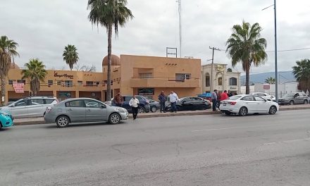 Invade carril y chocan en el Bulevar Pape.