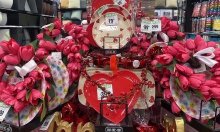 Las tiendas de autoservicio en Saltillo se anticipan al día del amor y la amistad