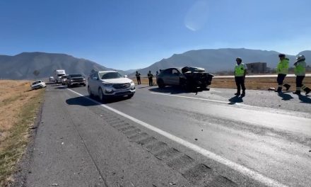 Le destruyen su Porsche en la carretera 57