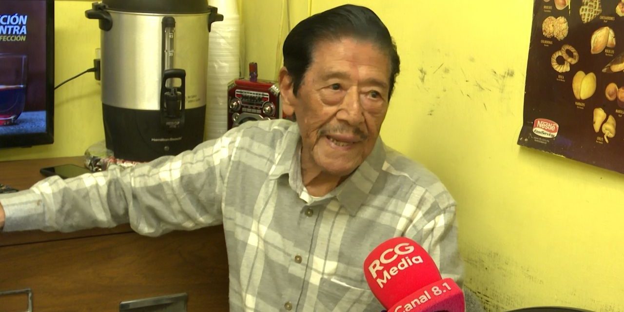 Lleva don José García una vida dedicada a la panadería
