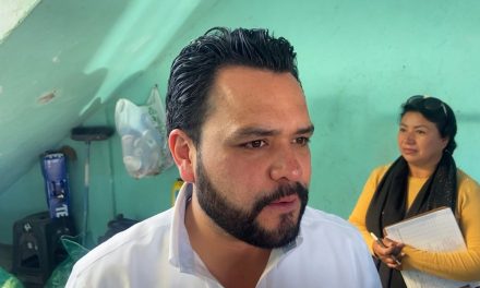 Reciben los beneficios del mercadito en la colonia Universidad Pueblo