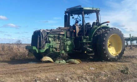 Explosivo detona bajo un tractor en Tamaulipas; agricultor resulta ileso