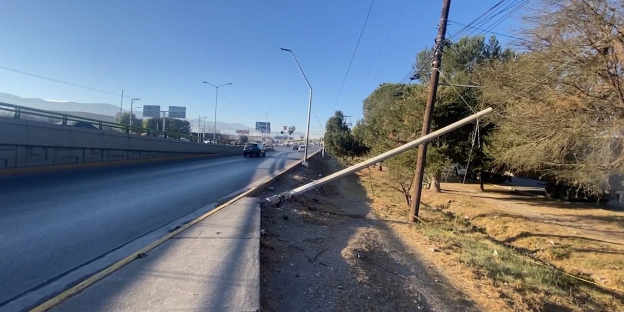 Un poste tiene meses colgando al norte de Saltillo
