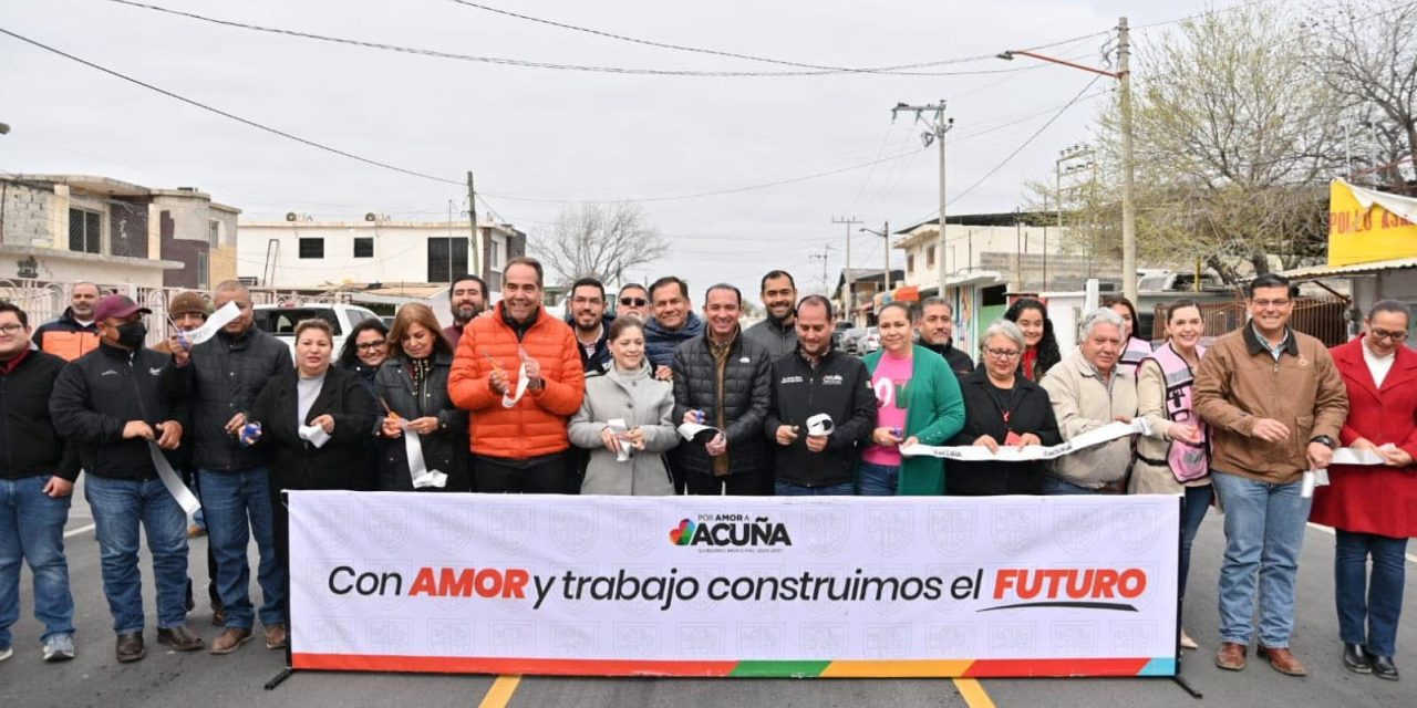 Entrega Emilio de Hoyos obra de mejoramiento vial