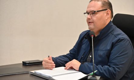 Firma Acuña convenios con CFE y empresa Inefi