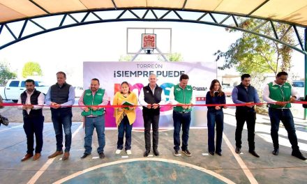 Entrega Román cepeda techumbre a vecinos de Villas San Agustín