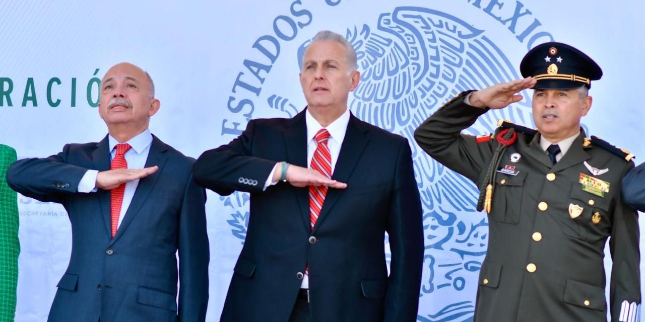Preside Román Cepeda acto cívico por el Día de la Bandera
