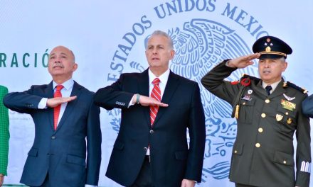 Preside Román Cepeda acto cívico por el Día de la Bandera