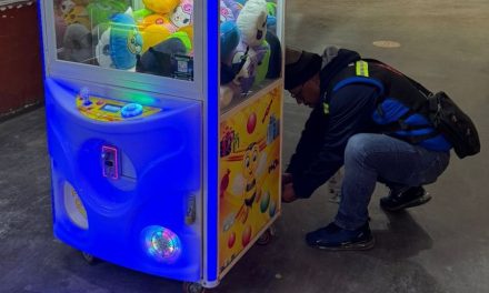 Realizan operativo de revisión de máquinas de peluches