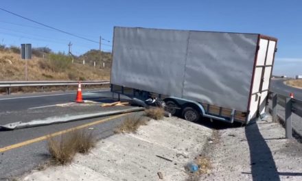 Accidente en la carretera Saltillo-Torreón deja dos heridos y daños materiales considerables