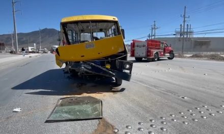 Accidente en la Carretera a Derramadero deja 15 heridos en Saltillo