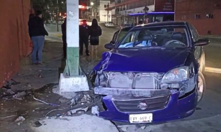 Ambos vieron el semáforo en verde y generan accidente en Saltillo