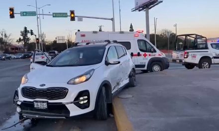 Aparatoso accidente sin heridos graves en periférico y boulevard Valdez Sánchez