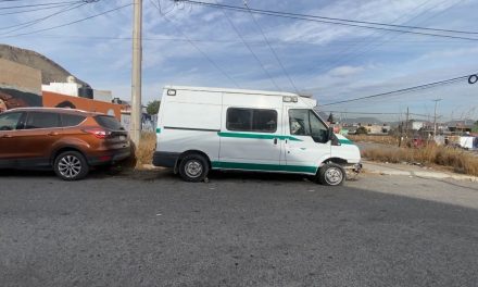 Aparece ambulancia del IMSS desmantelada en la colonia Sierras del Poniente
