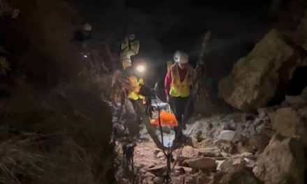 Hombre bajo los efectos de las drogas cae al fondo de un arroyo en Saltillo
