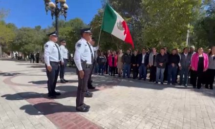 Celebran el Día de la Bandera en Arteaga