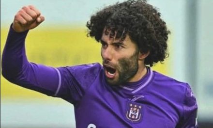 ‘Chino’ Huerta sigue en plan grande en Bélgica; da asistencia para victoria del Anderlecht