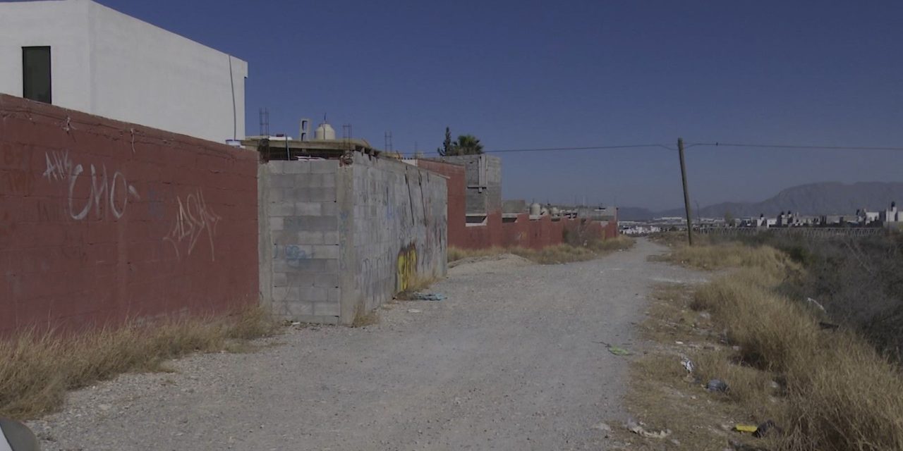 Construyen sobre vialidad e invaden parte de la calle Frontera