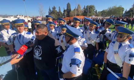 Alumnos del CBtis 97 en banda de guerra