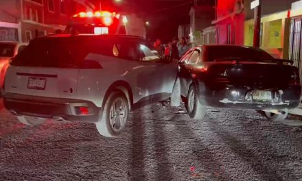 Ebrio ignora alto y provoca accidente en Saltillo