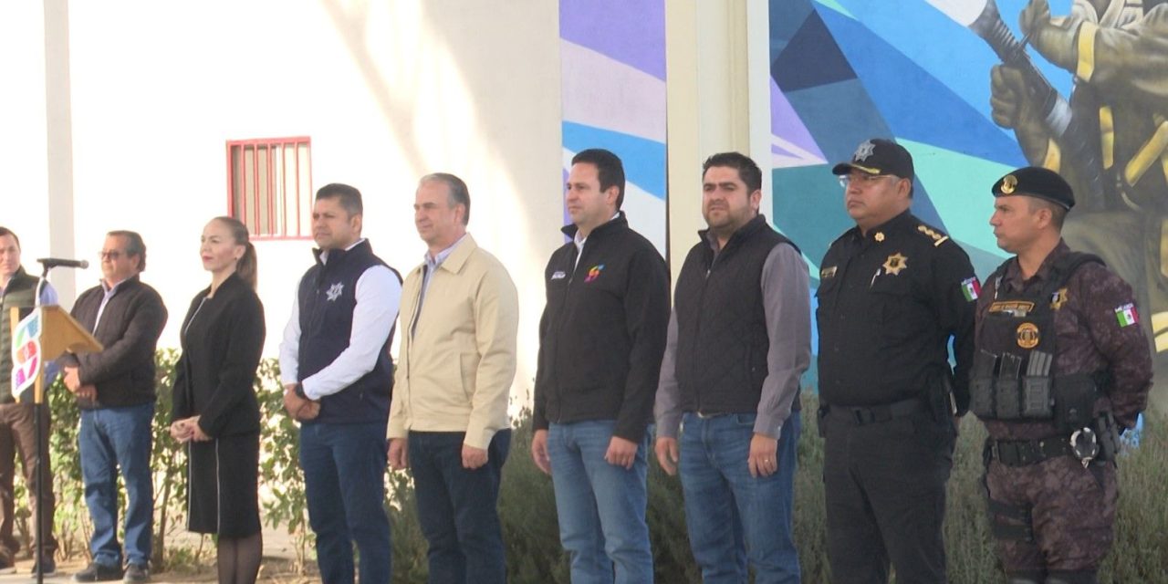 El alcalde de Saltillo visita a cadetes de la academia de policía