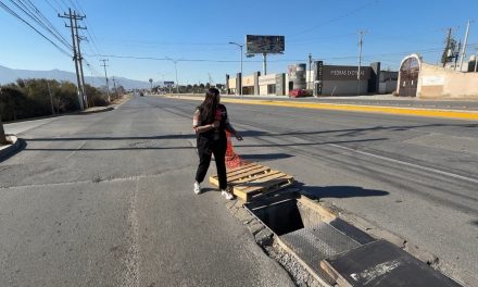 En peligro automovilistas por registro sin tapa en el boulevard Eulalio Gutiérrez