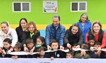 Entrega Emilio de Hoyos obra en jardín de niños