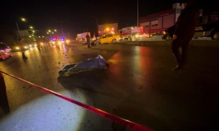 Hombre ‘sale volando’ tras impacto en la Saltillo-Monterrey y pierde la vida