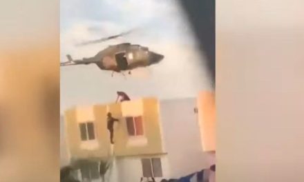 Video: Policía salta de un helicóptero para capturar a un asaltante en Nuevo León