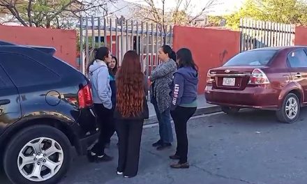Imploran por agua padres de familia de escuela Primaria en colonia Berrueto