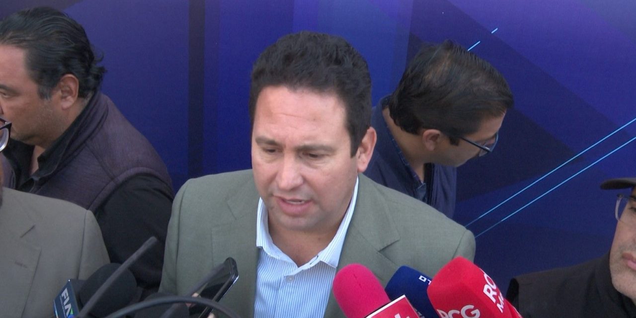 Javier Diaz externa su compromiso con los afectados en incendio en Las Isabeles