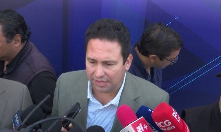 Javier Diaz externa su compromiso con los afectados en incendio en Las Isabeles