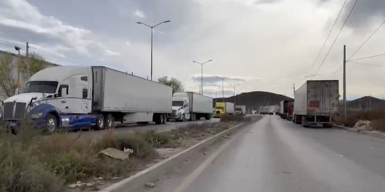 Llaman a tránsito en Ramos Arizpe a poner orden a los traileros
